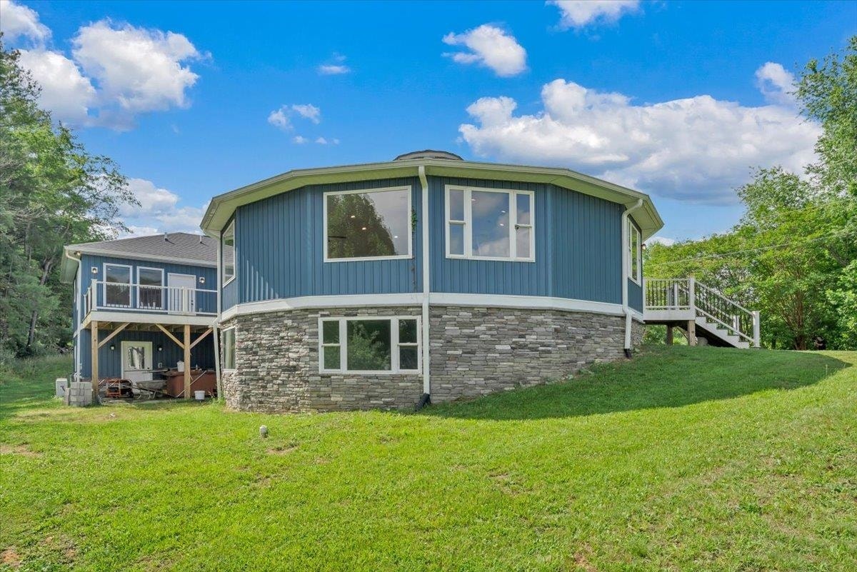 3202-3204 Mathews Lane, Blacksburg, VA 24060