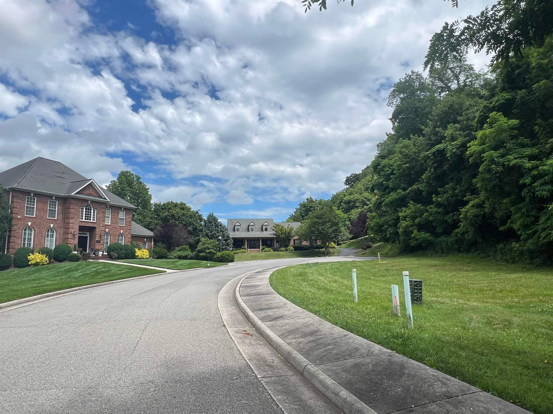 8331 SAWGRASS Way, Radford, VA 24141