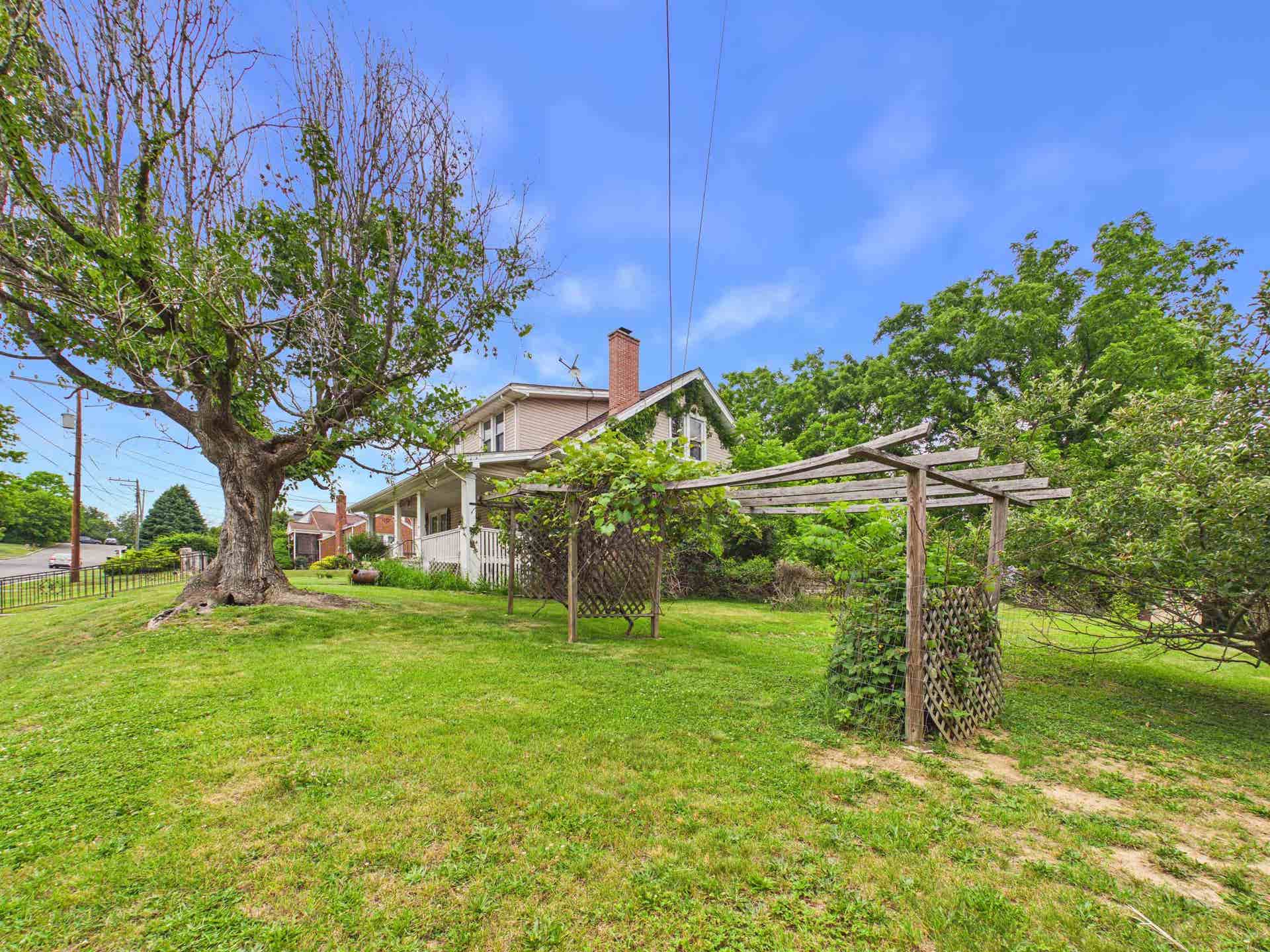 114 12TH Street, Pulaski, VA 24301