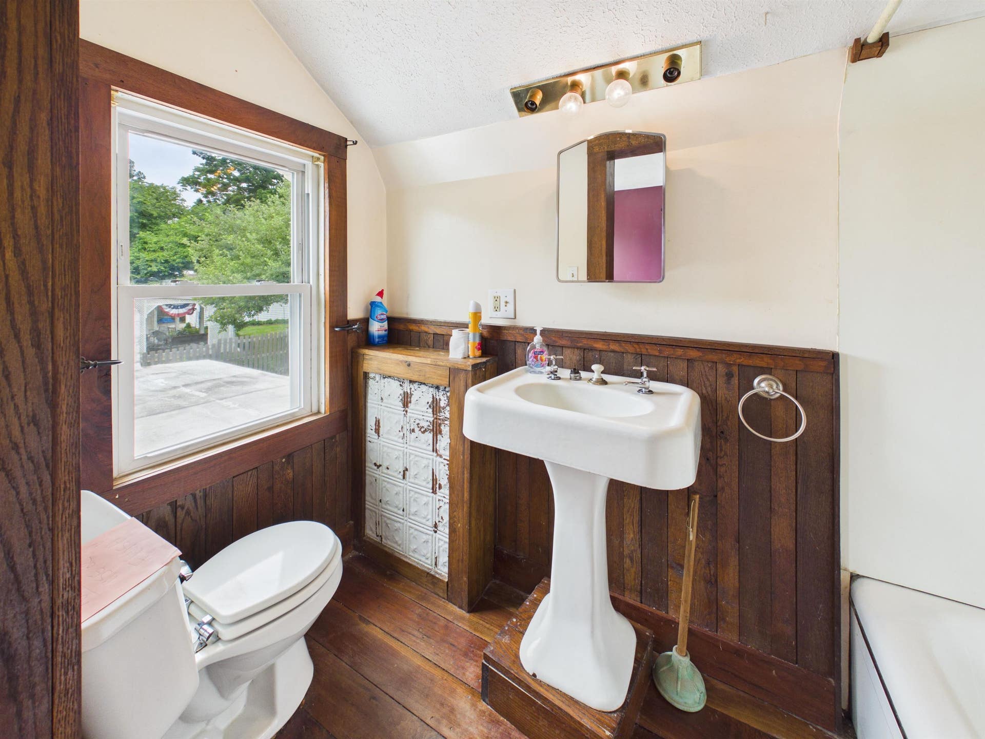 114 12TH Street, Pulaski, VA 24301