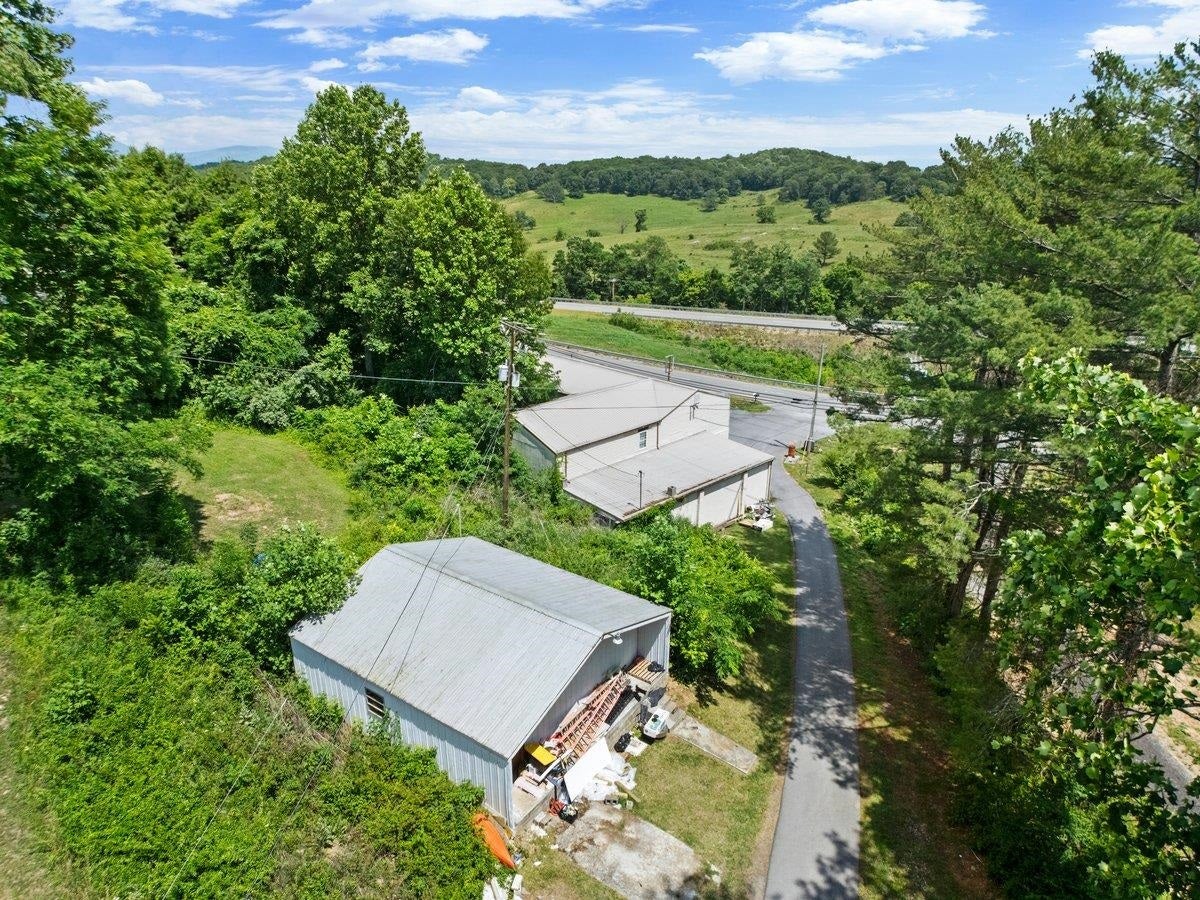 1194 Pulaski Giles Turnpike, Pearisburg, VA 24134