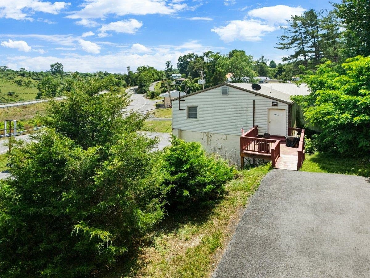 1194 Pulaski Giles Turnpike, Pearisburg, VA 24134