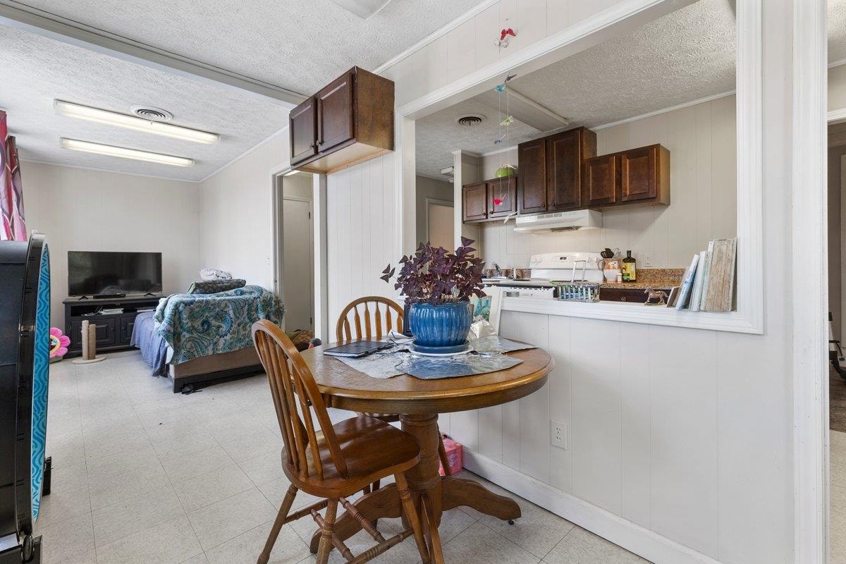 1194 Pulaski Giles Turnpike, Pearisburg, VA 24134