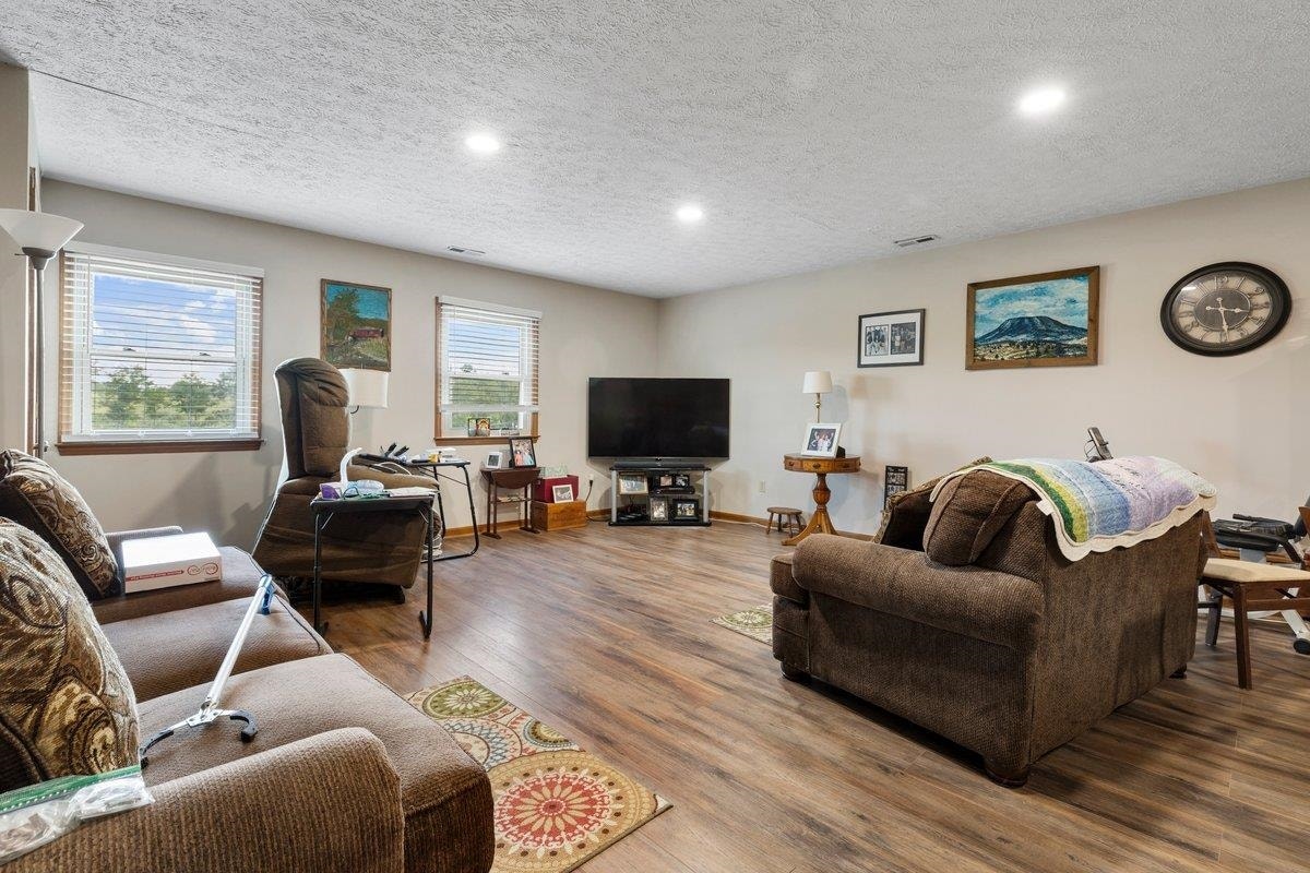 1194 Pulaski Giles Turnpike, Pearisburg, VA 24134