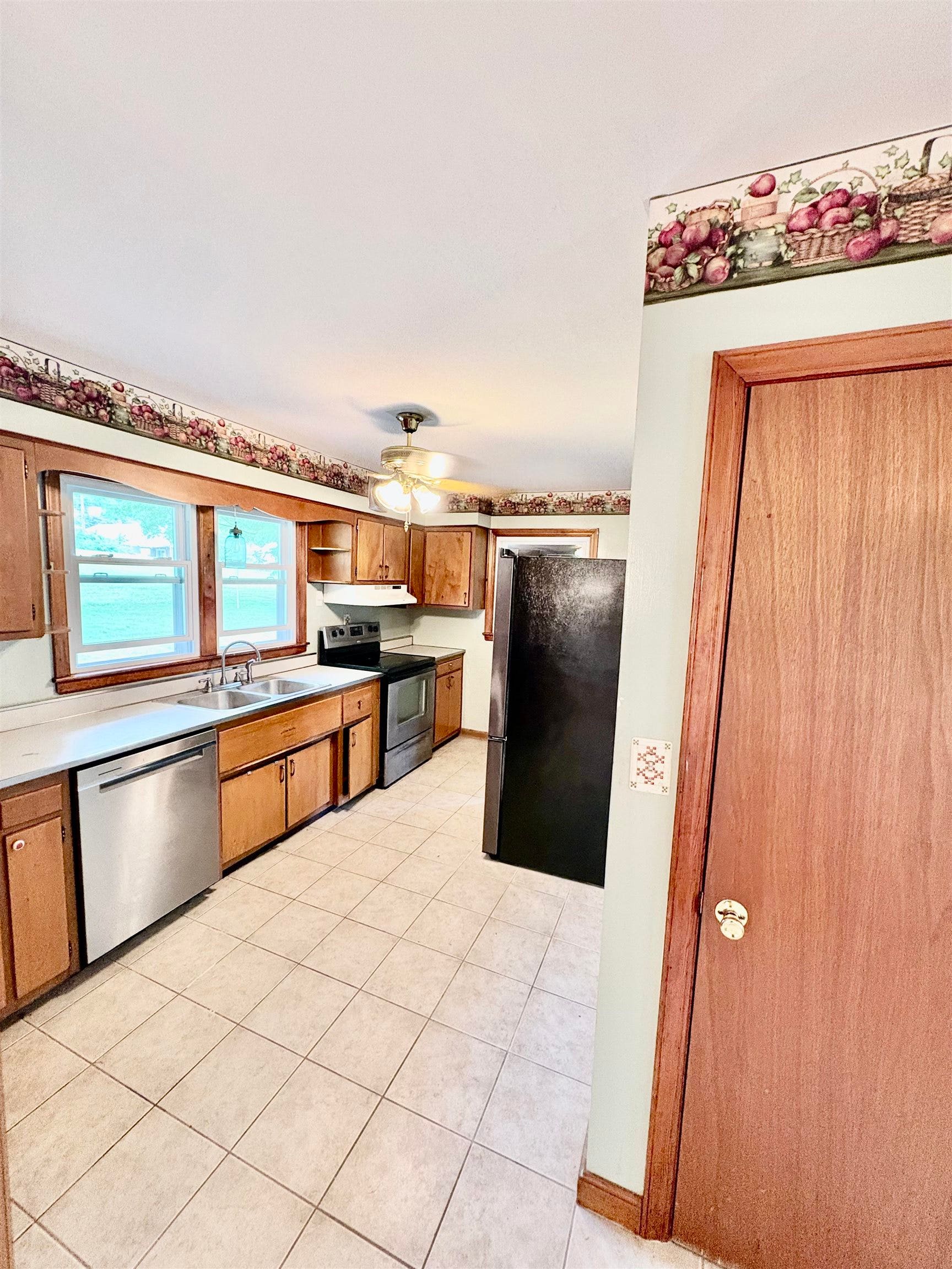 201 Honeysuckle Lane, Narrows, VA 24124
