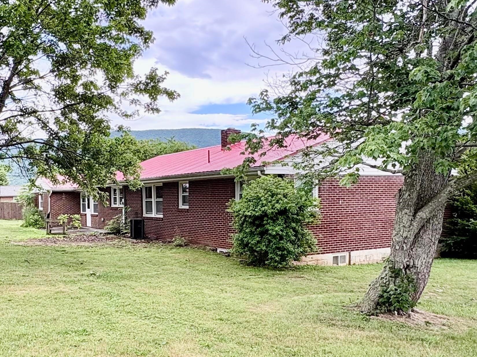 201 Honeysuckle Lane, Narrows, VA 24124