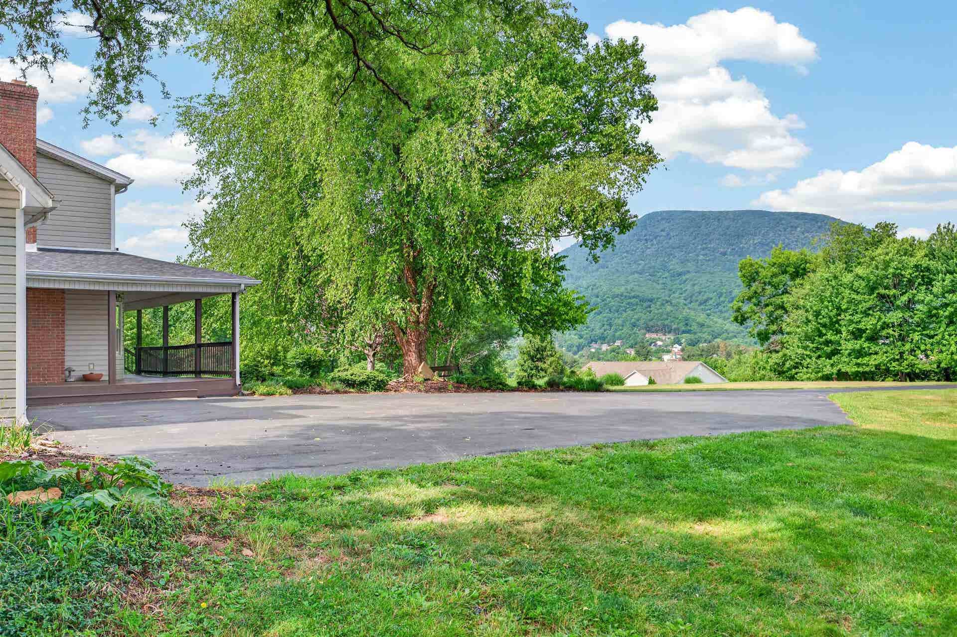 1210 VALLEY VIEW Drive, Pearisburg, VA 24134