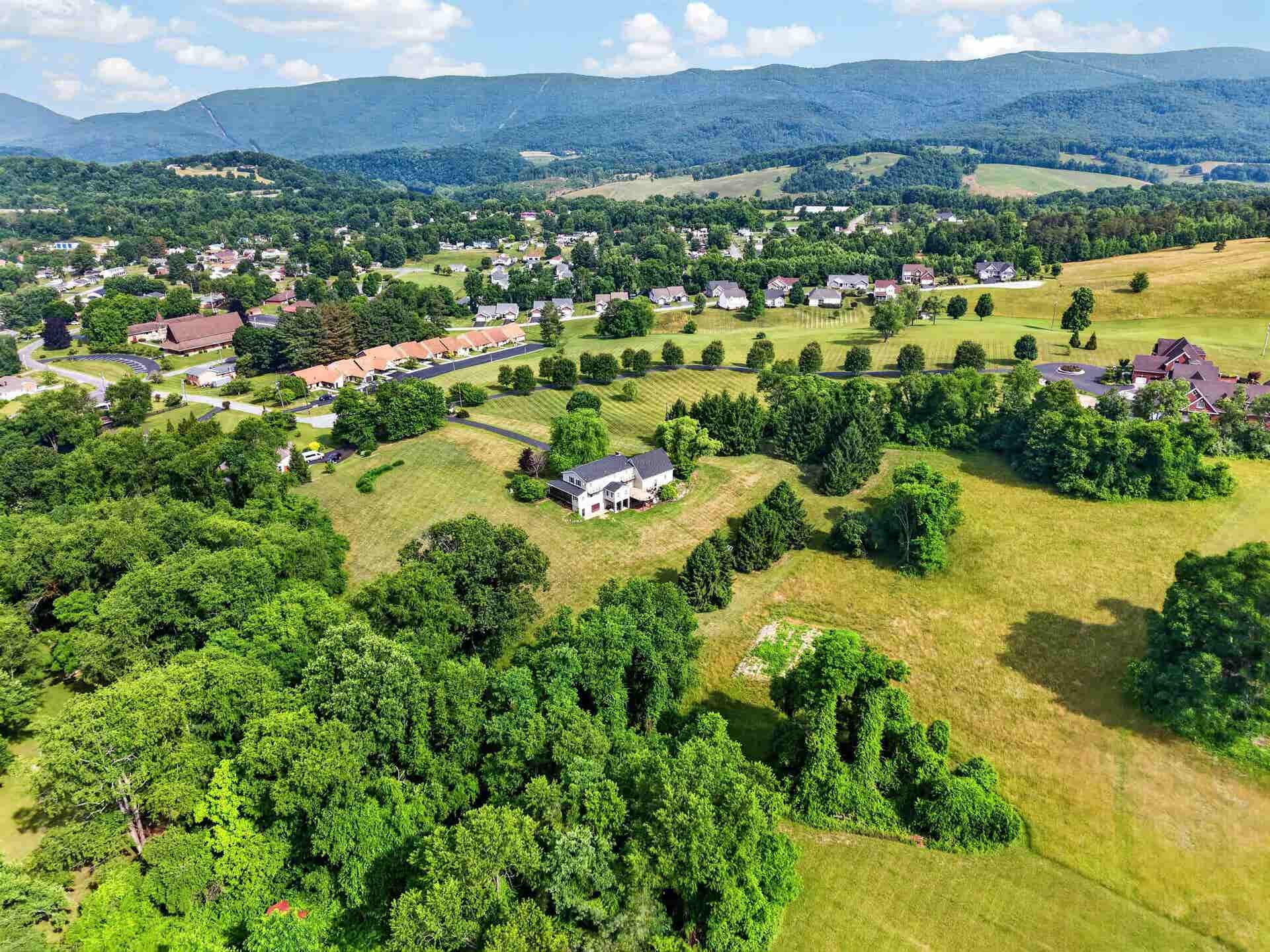1210 VALLEY VIEW Drive, Pearisburg, VA 24134