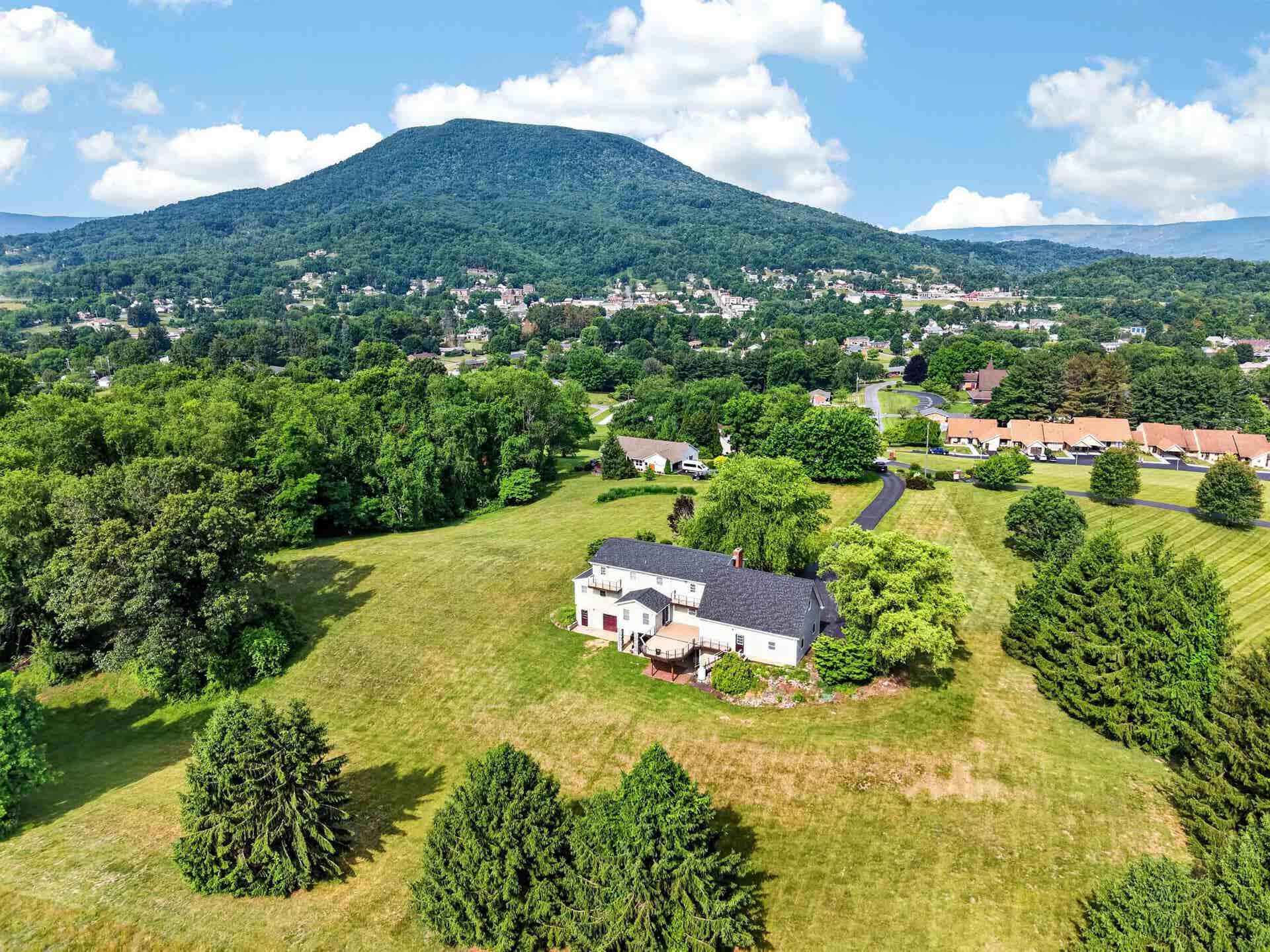 1210 VALLEY VIEW Drive, Pearisburg, VA 24134