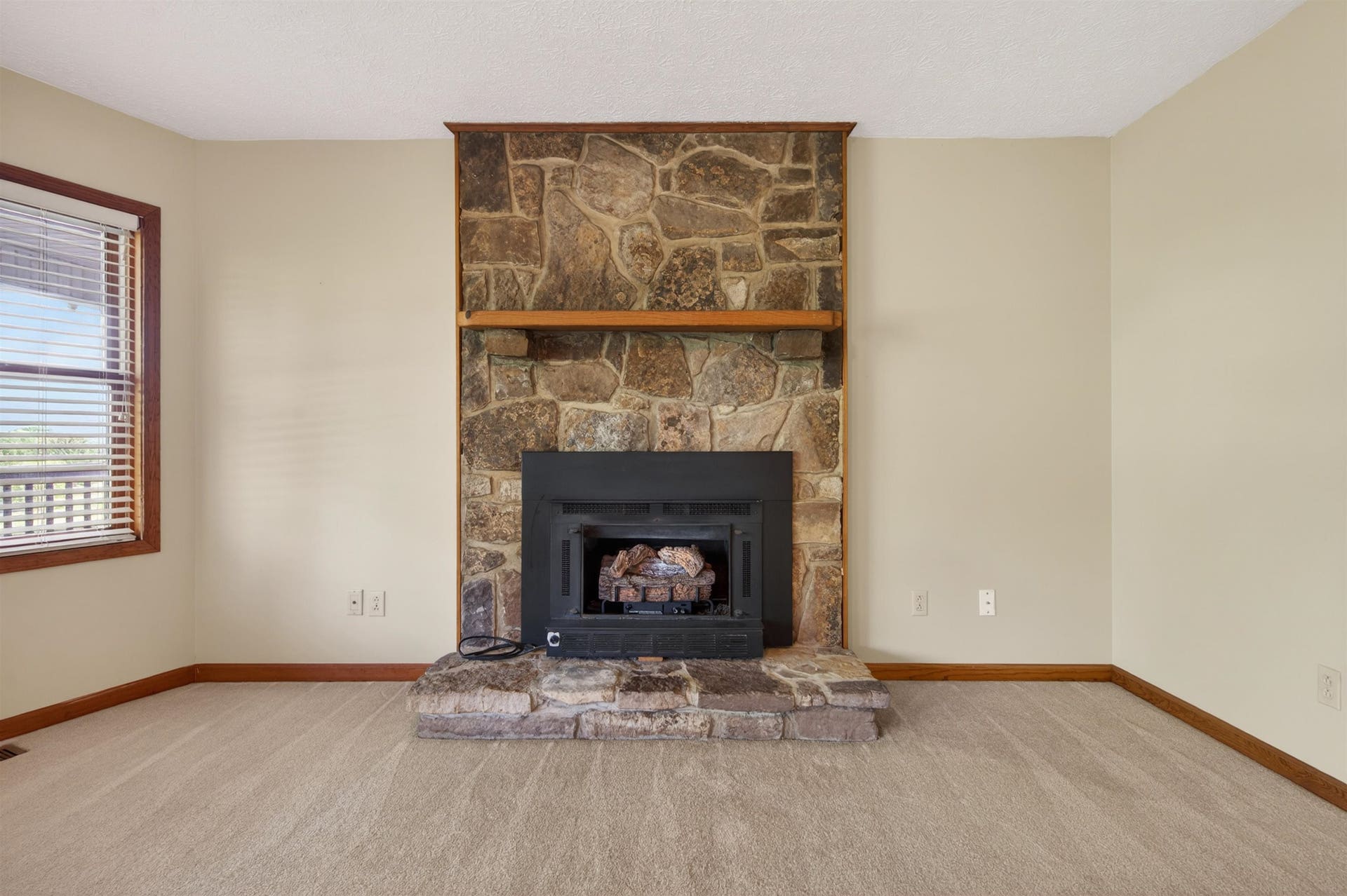 1210 VALLEY VIEW Drive, Pearisburg, VA 24134