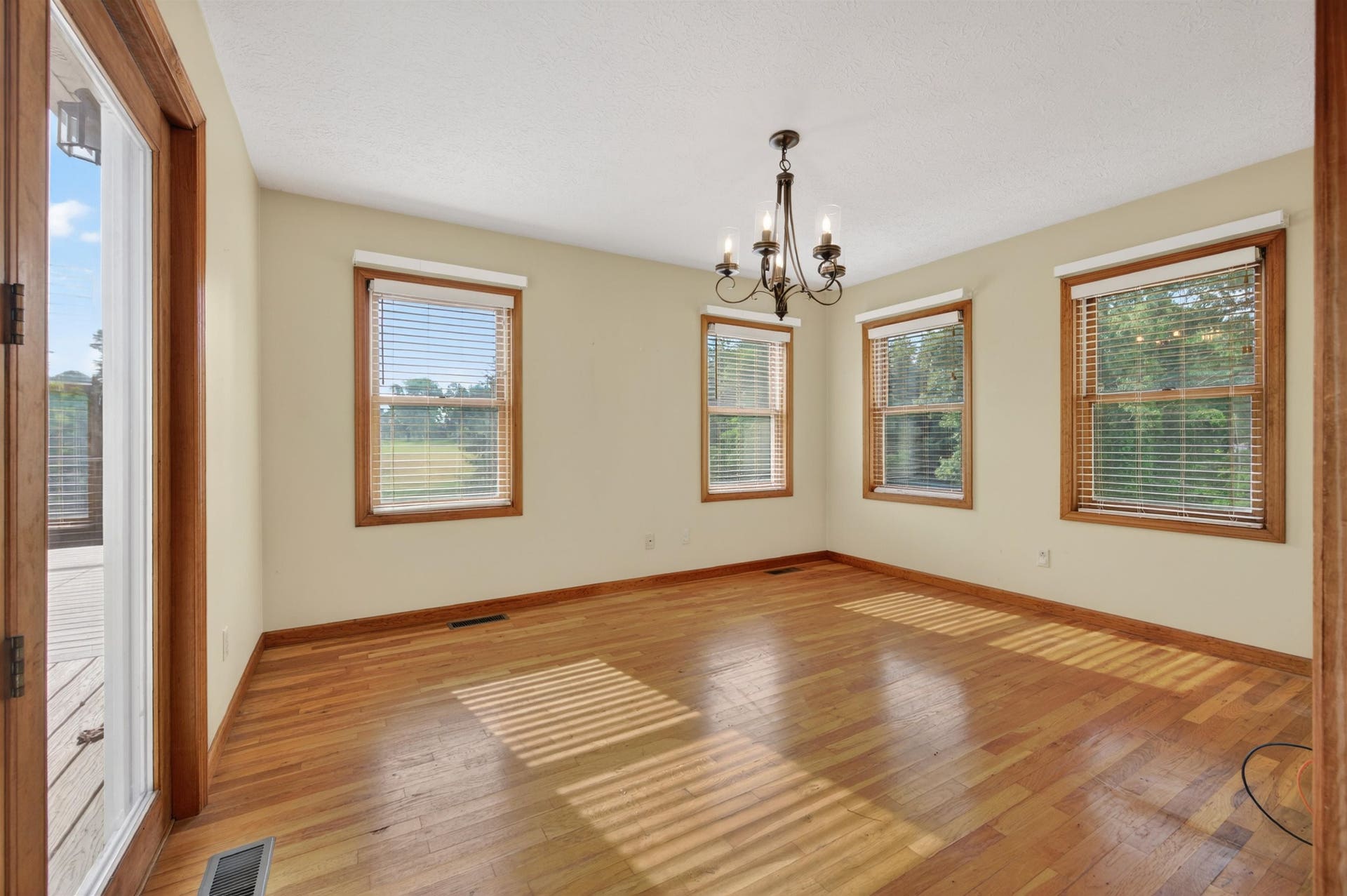 1210 VALLEY VIEW Drive, Pearisburg, VA 24134