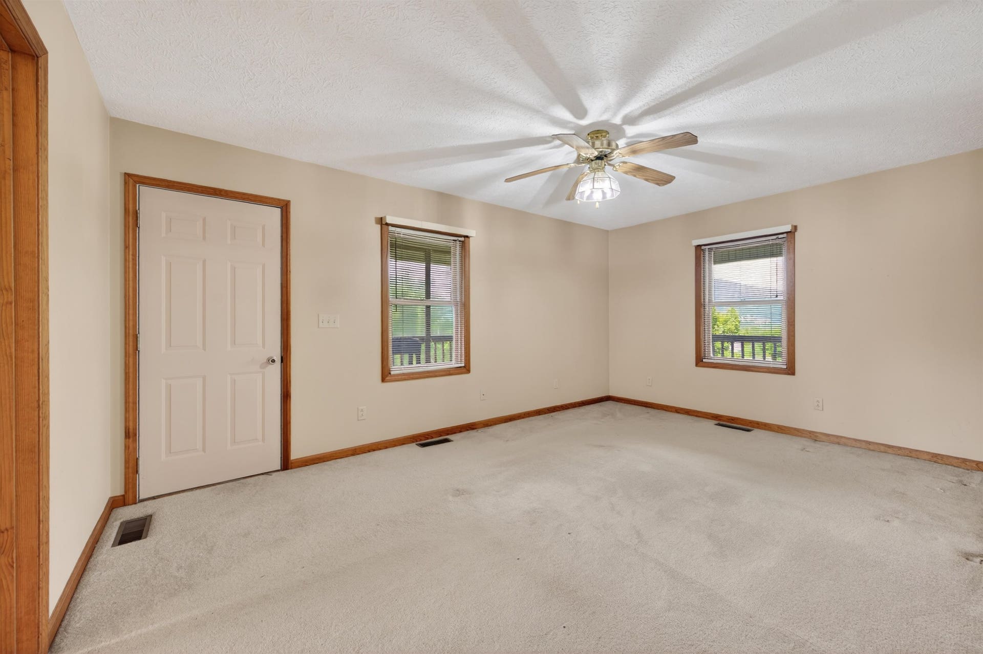 1210 VALLEY VIEW Drive, Pearisburg, VA 24134