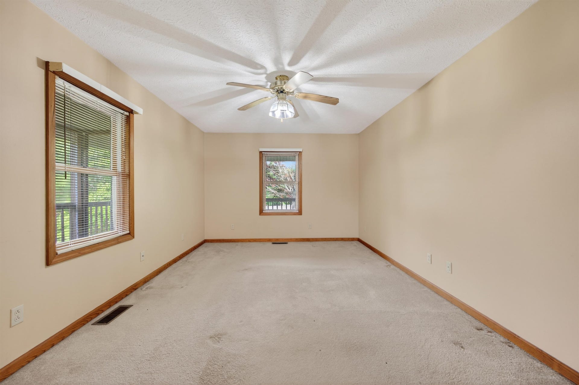 1210 VALLEY VIEW Drive, Pearisburg, VA 24134
