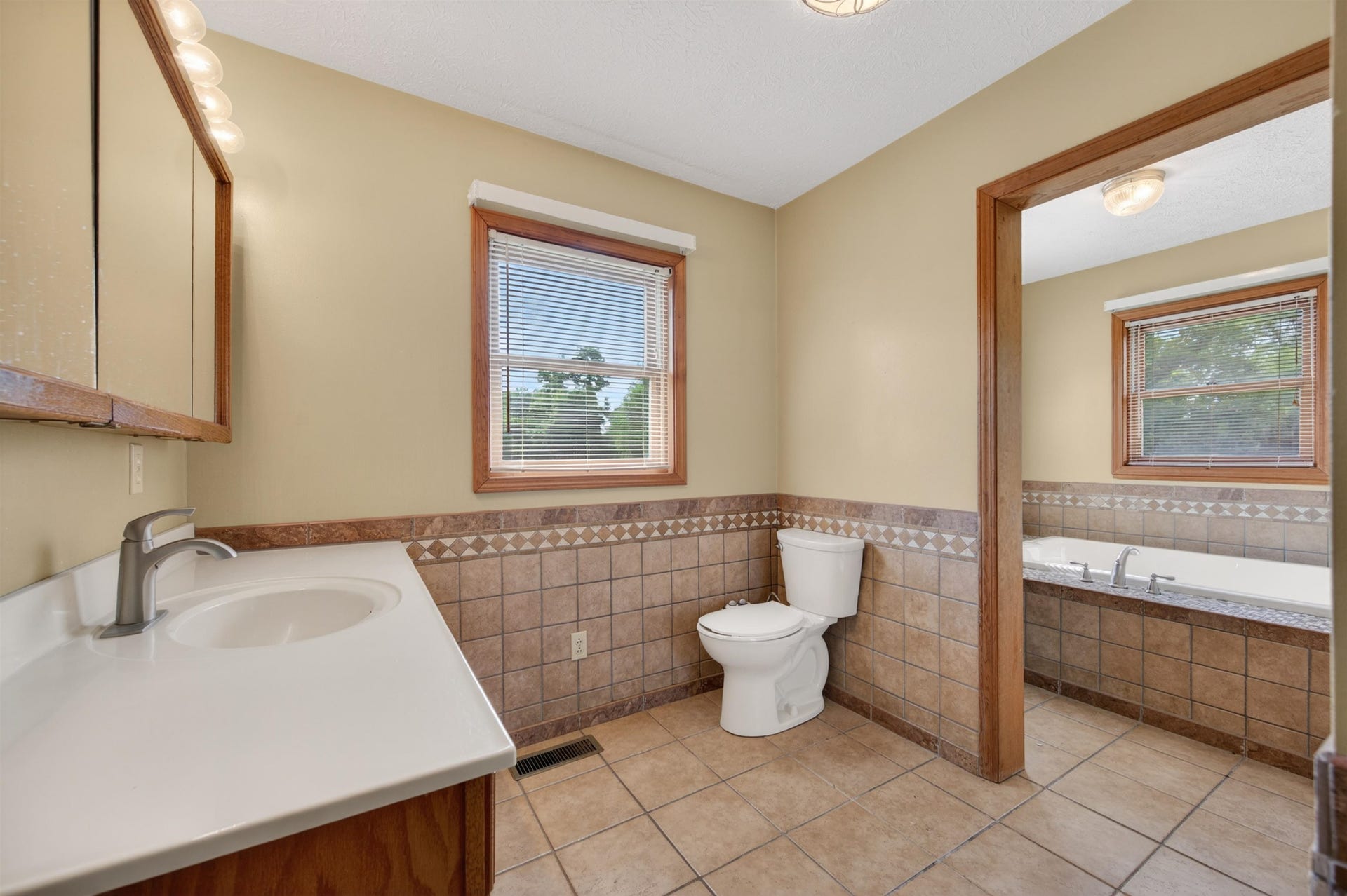 1210 VALLEY VIEW Drive, Pearisburg, VA 24134