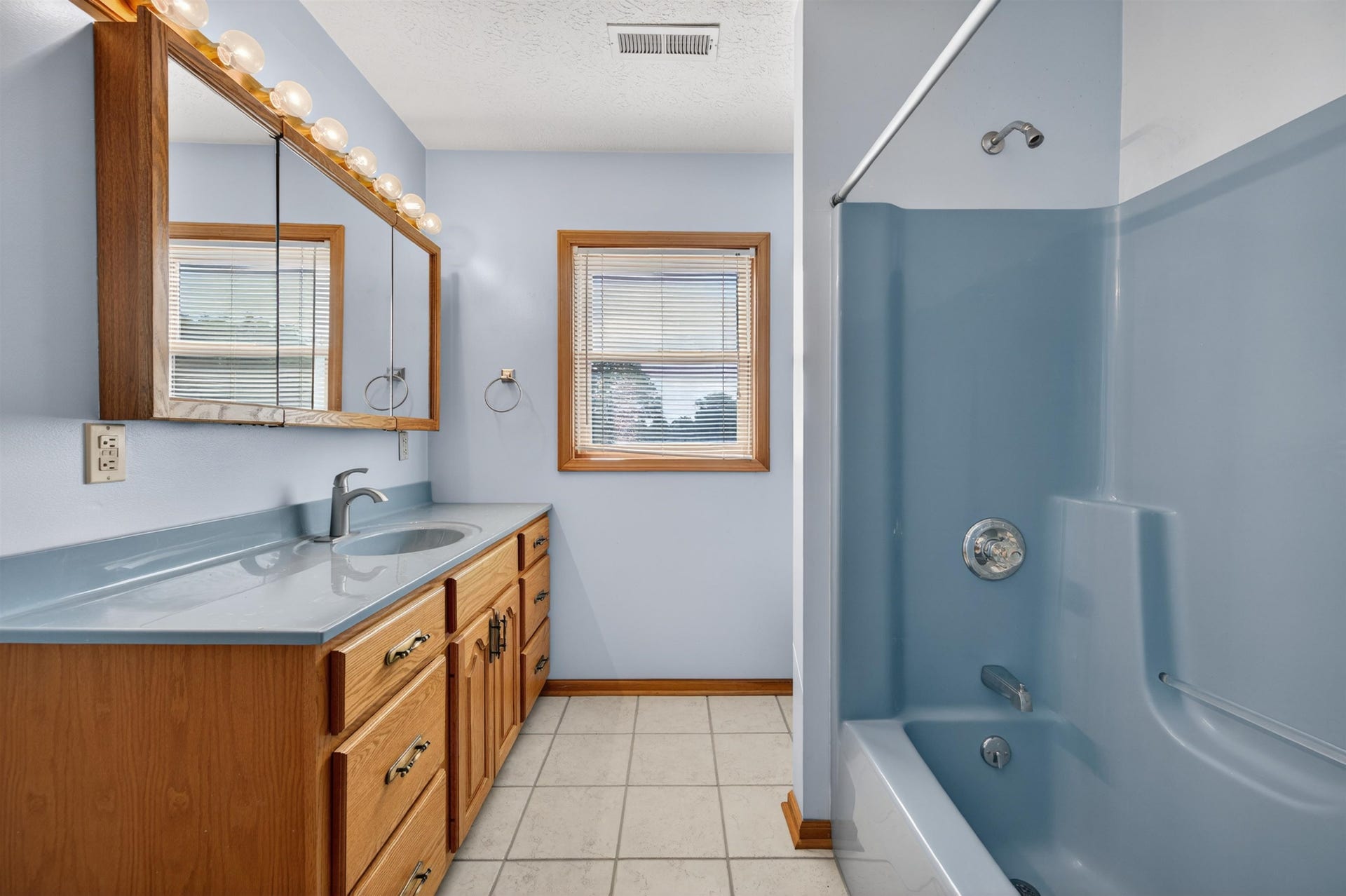 1210 VALLEY VIEW Drive, Pearisburg, VA 24134
