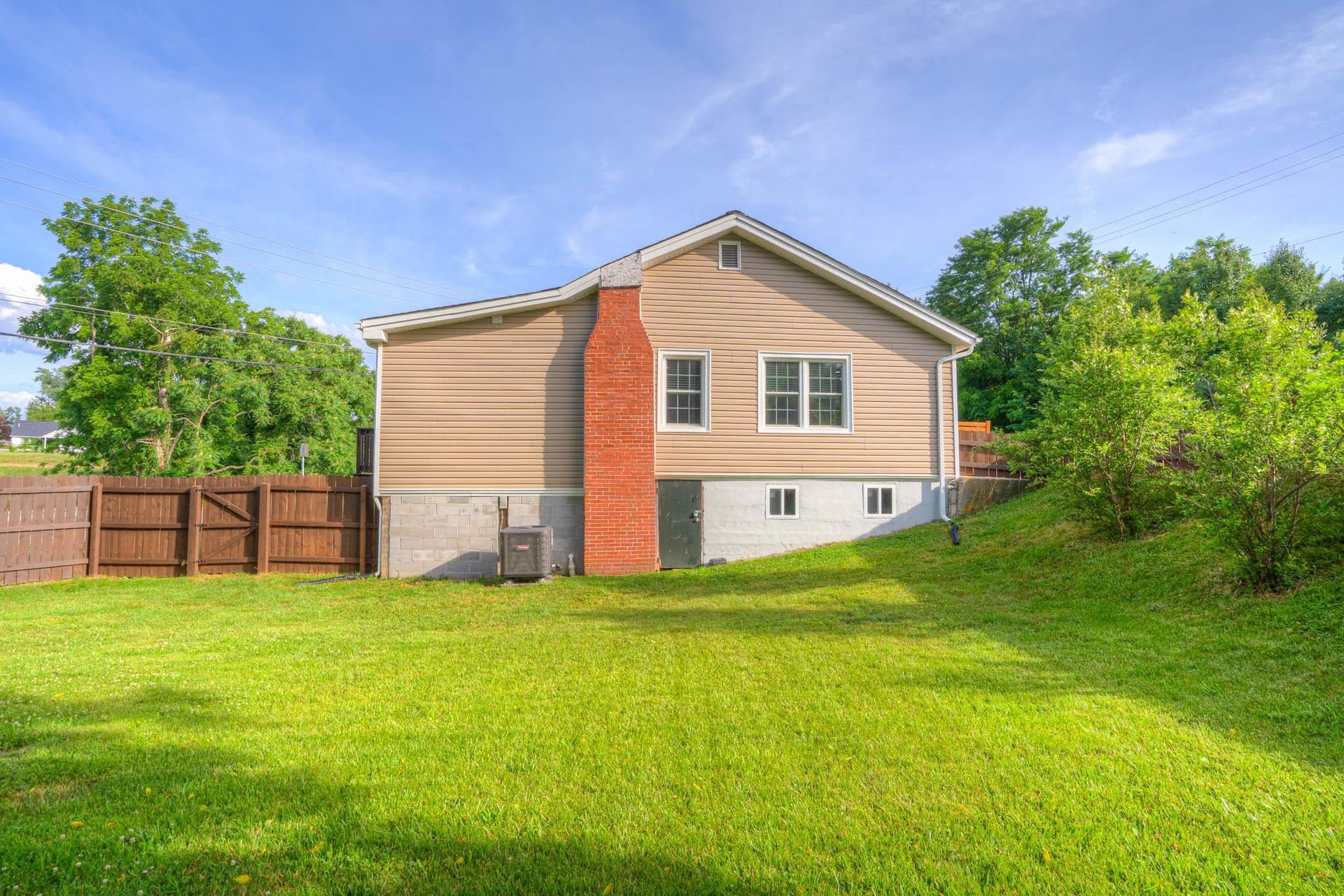 1215 MOOSE Drive, Christiansburg, VA 24073