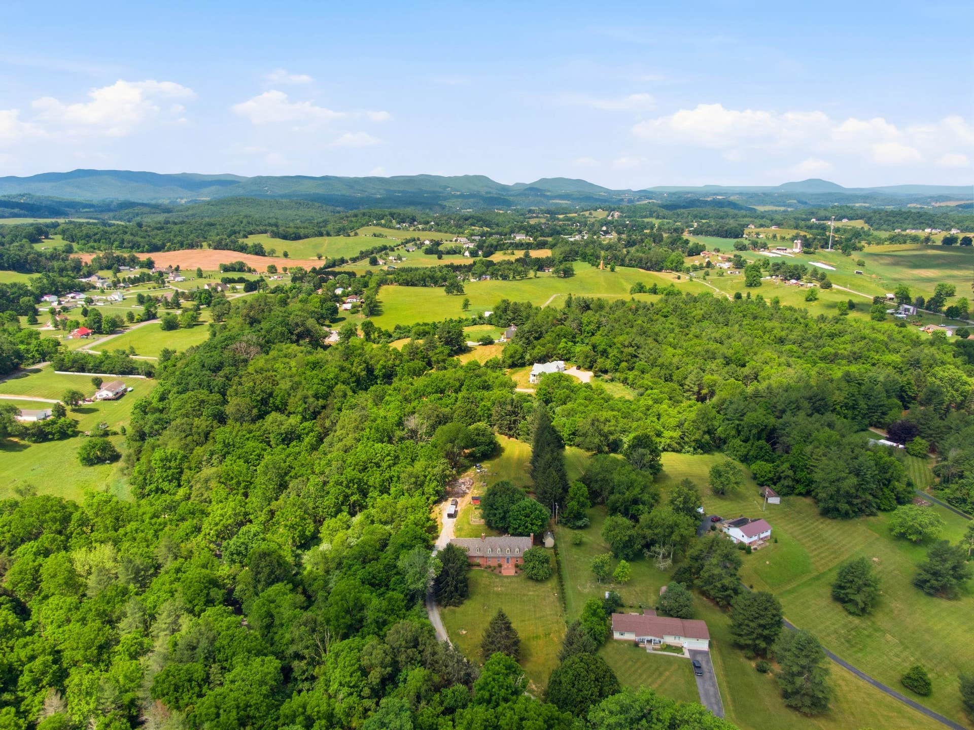 4299 Piney Woods Road, Christiansburg, VA 24073