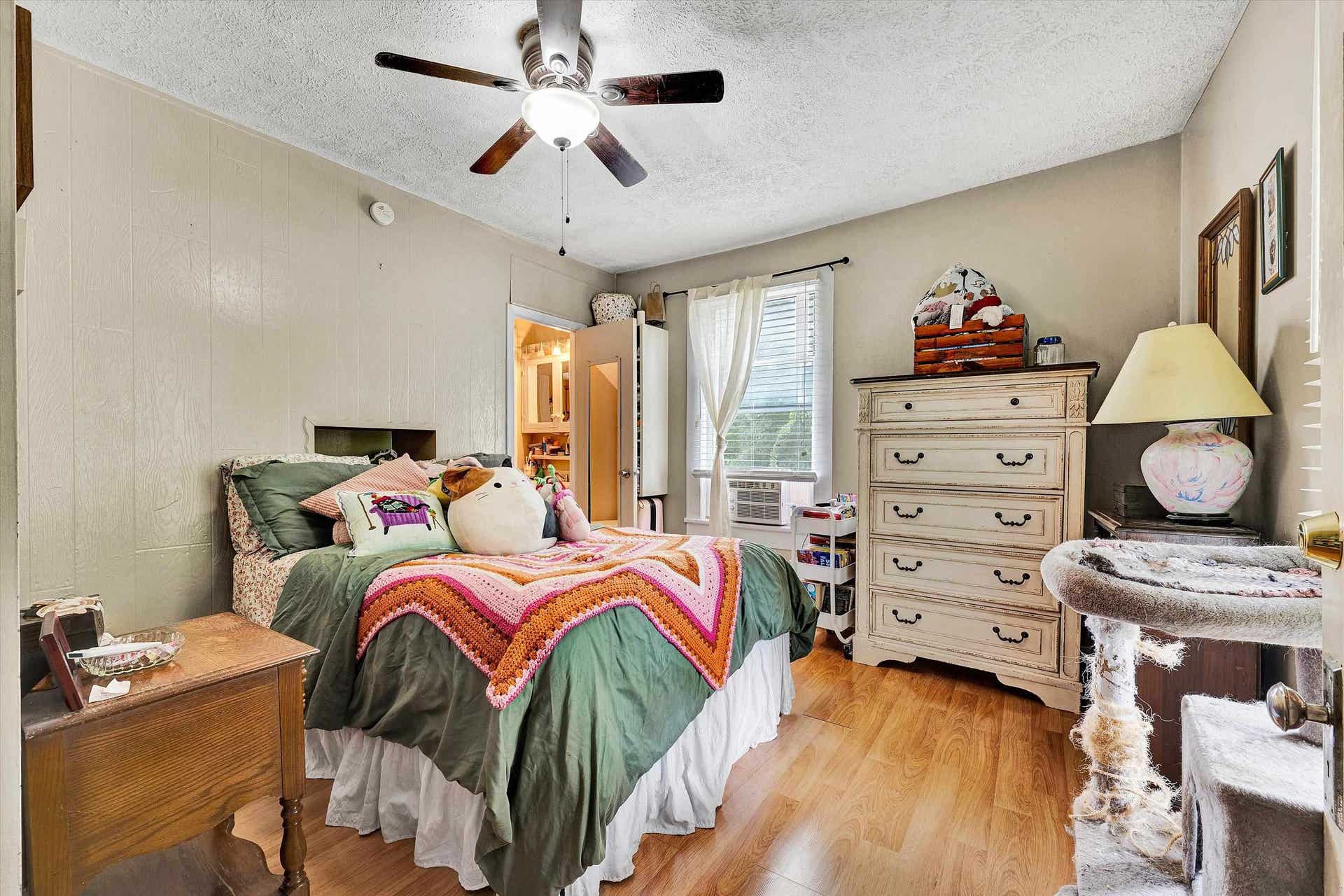 116 HAMMETT Avenue, Radford, VA 24141