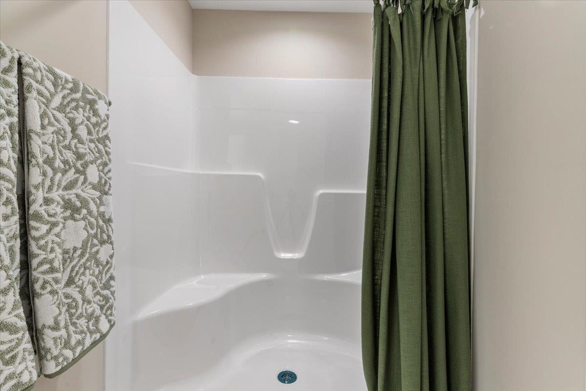 135 Naomi Lane, Radford, VA 24141