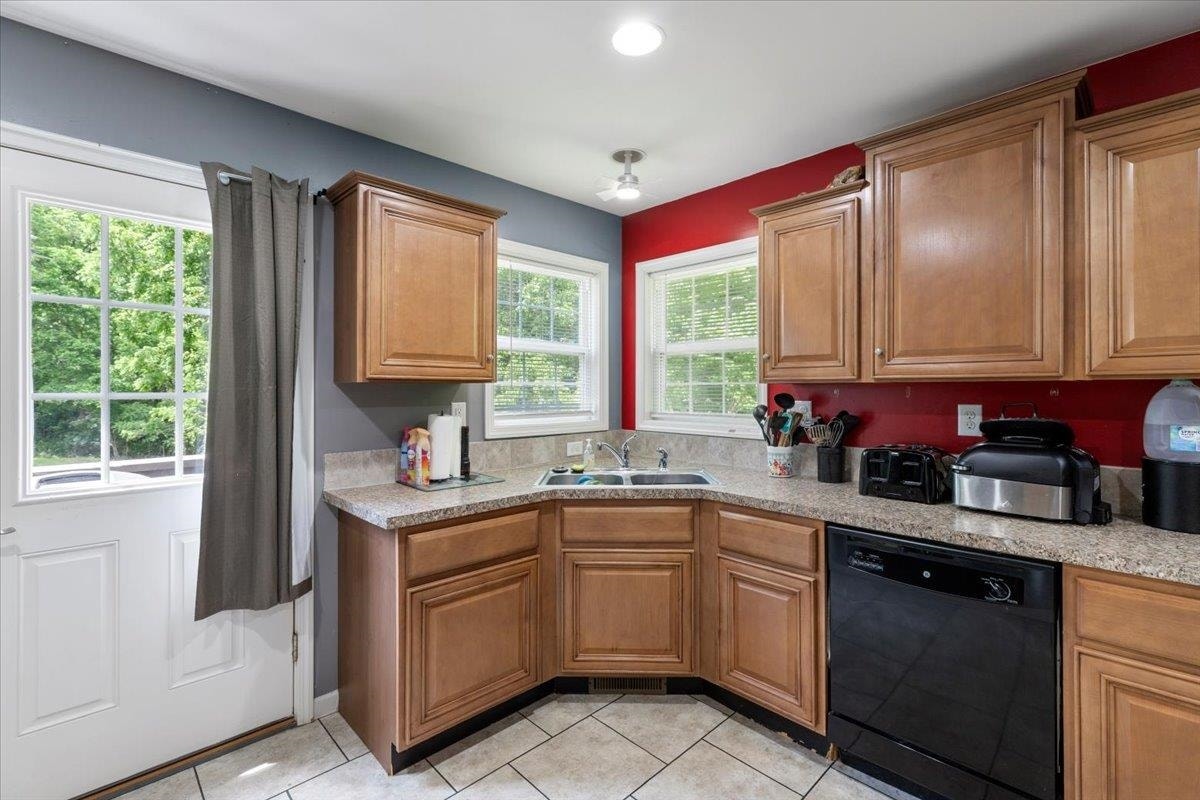 8379 Blackfish Drive, Radford, VA 24141