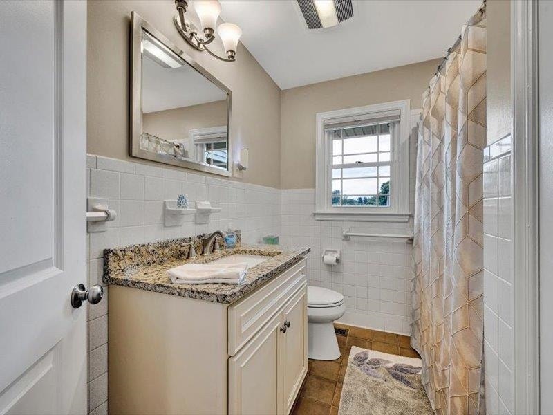 713 10th Street, Radford, VA 24141