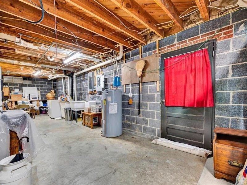 713 10th Street, Radford, VA 24141
