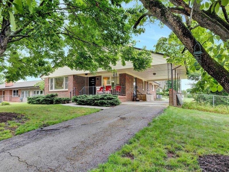 713 10th Street, Radford, VA 24141