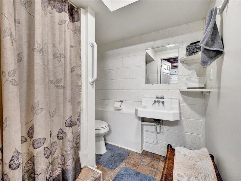 713 10th Street, Radford, VA 24141