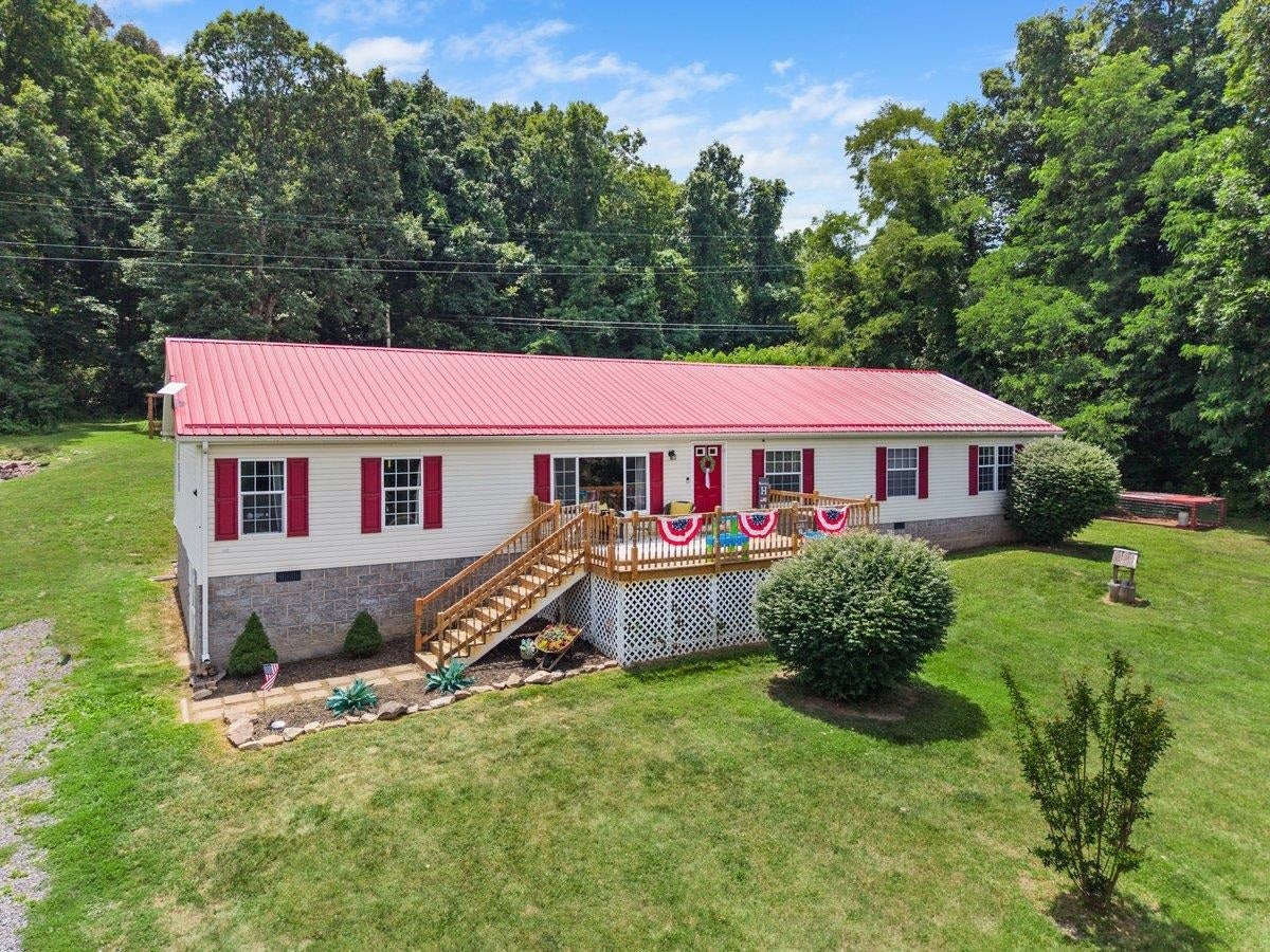 879 Cross Avenue, Pearisburg, VA 24134