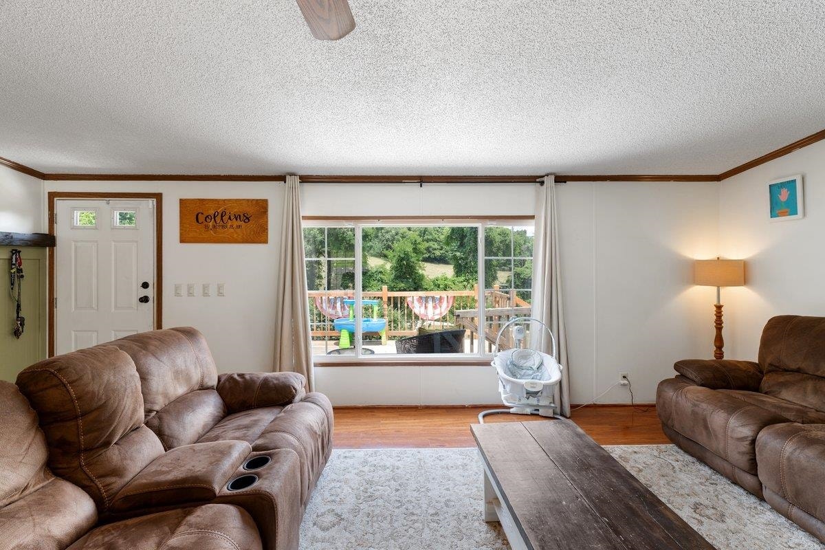 879 Cross Avenue, Pearisburg, VA 24134