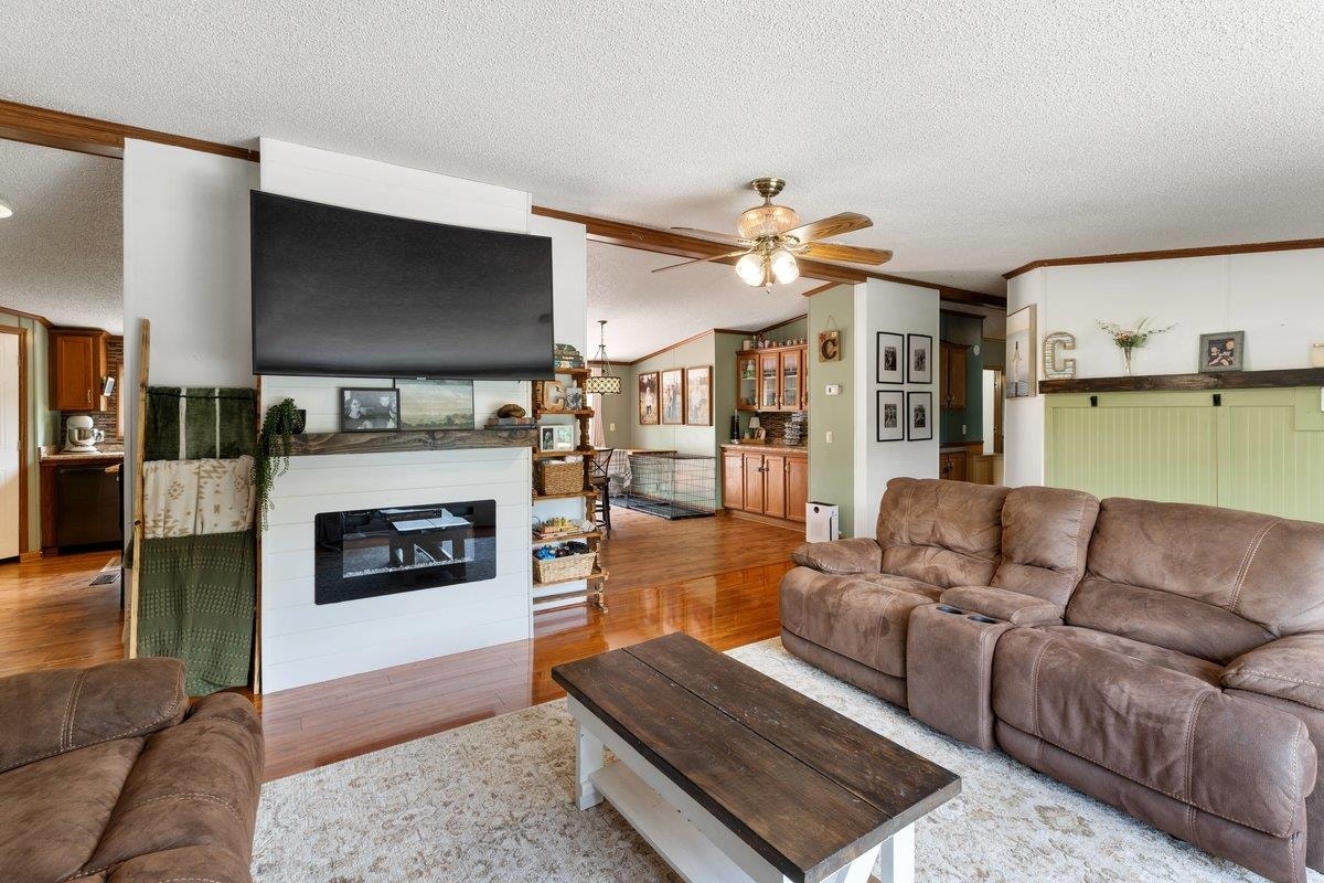 879 Cross Avenue, Pearisburg, VA 24134