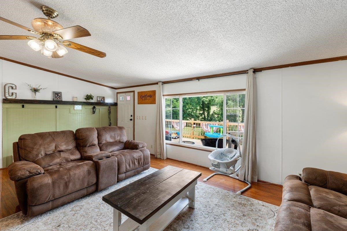 879 Cross Avenue, Pearisburg, VA 24134