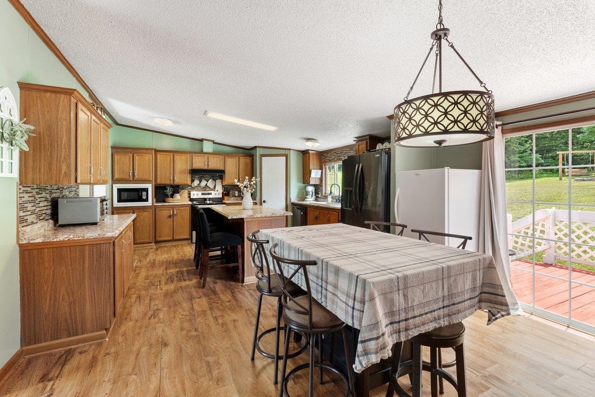 879 Cross Avenue, Pearisburg, VA 24134