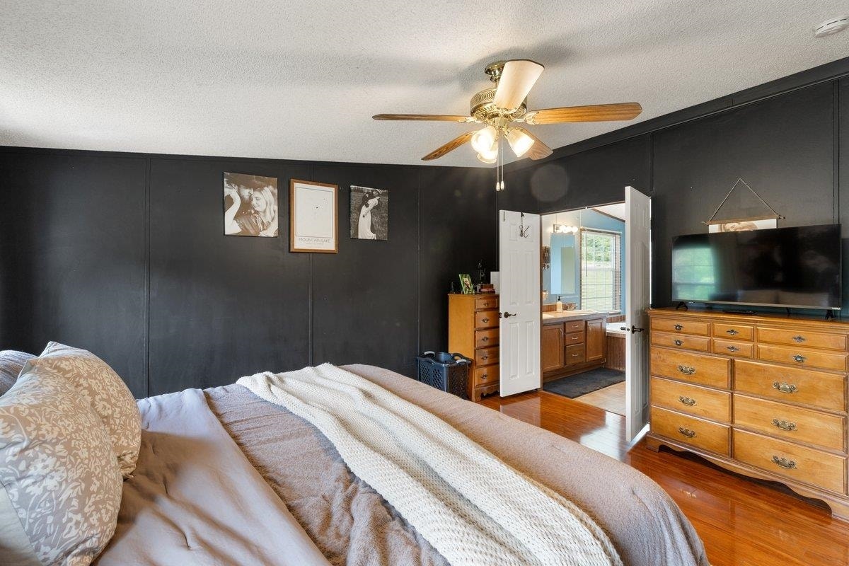 879 Cross Avenue, Pearisburg, VA 24134
