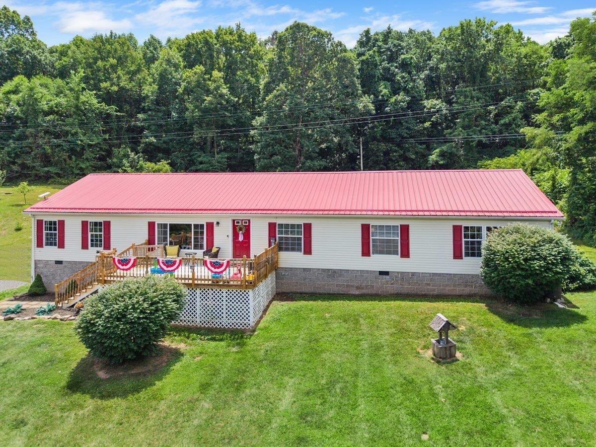 879 Cross Avenue, Pearisburg, VA 24134