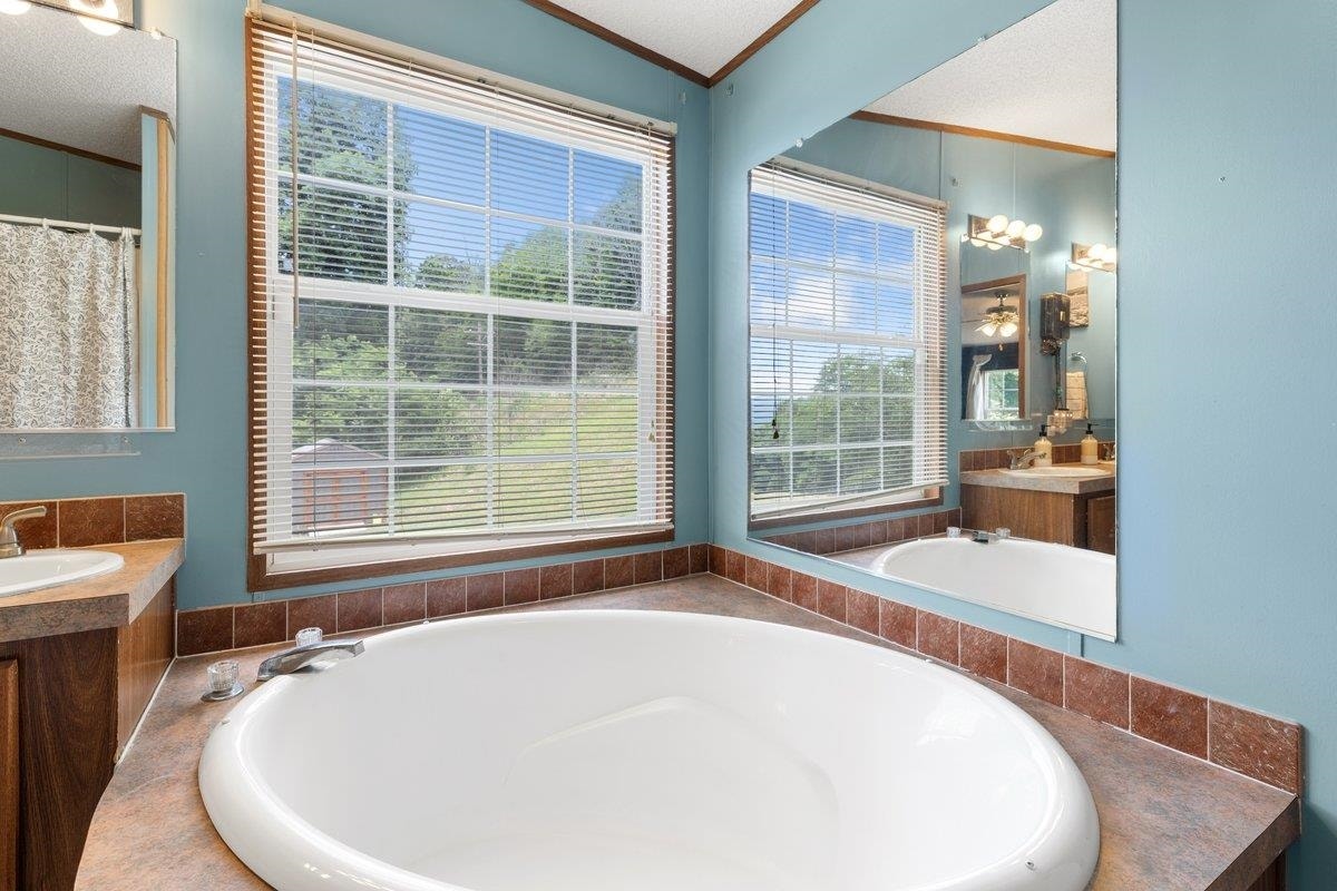 879 Cross Avenue, Pearisburg, VA 24134