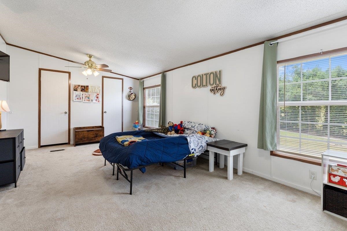 879 Cross Avenue, Pearisburg, VA 24134