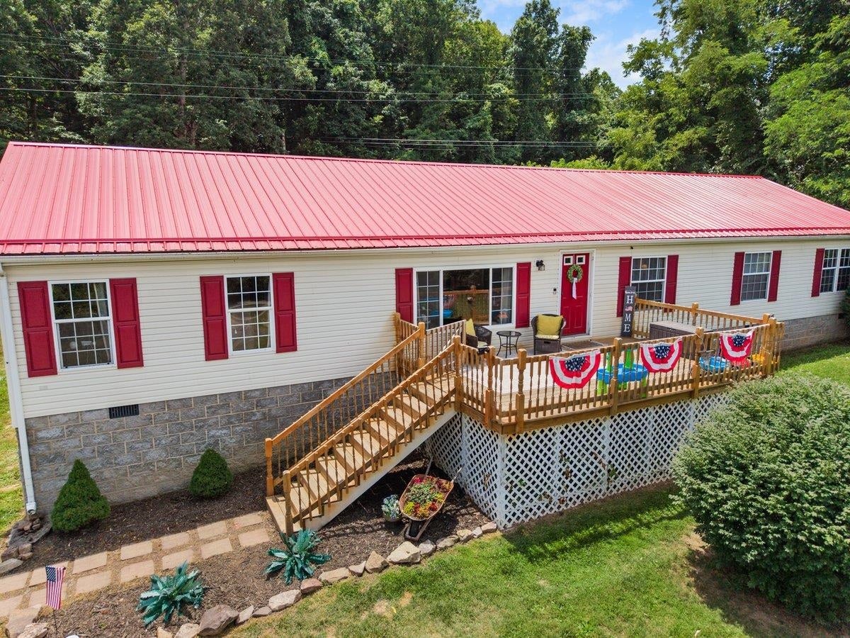 879 Cross Avenue, Pearisburg, VA 24134