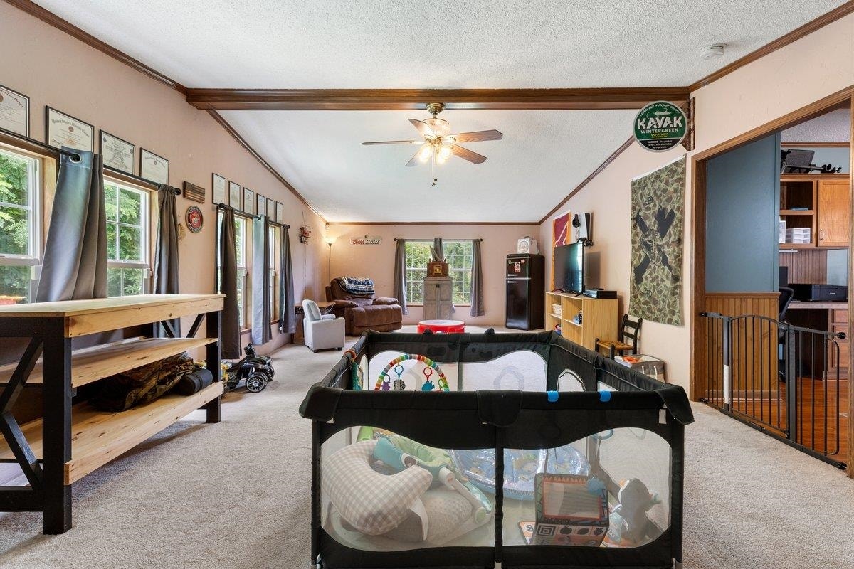879 Cross Avenue, Pearisburg, VA 24134