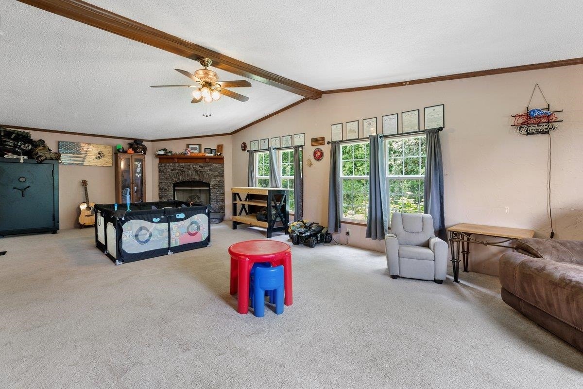 879 Cross Avenue, Pearisburg, VA 24134