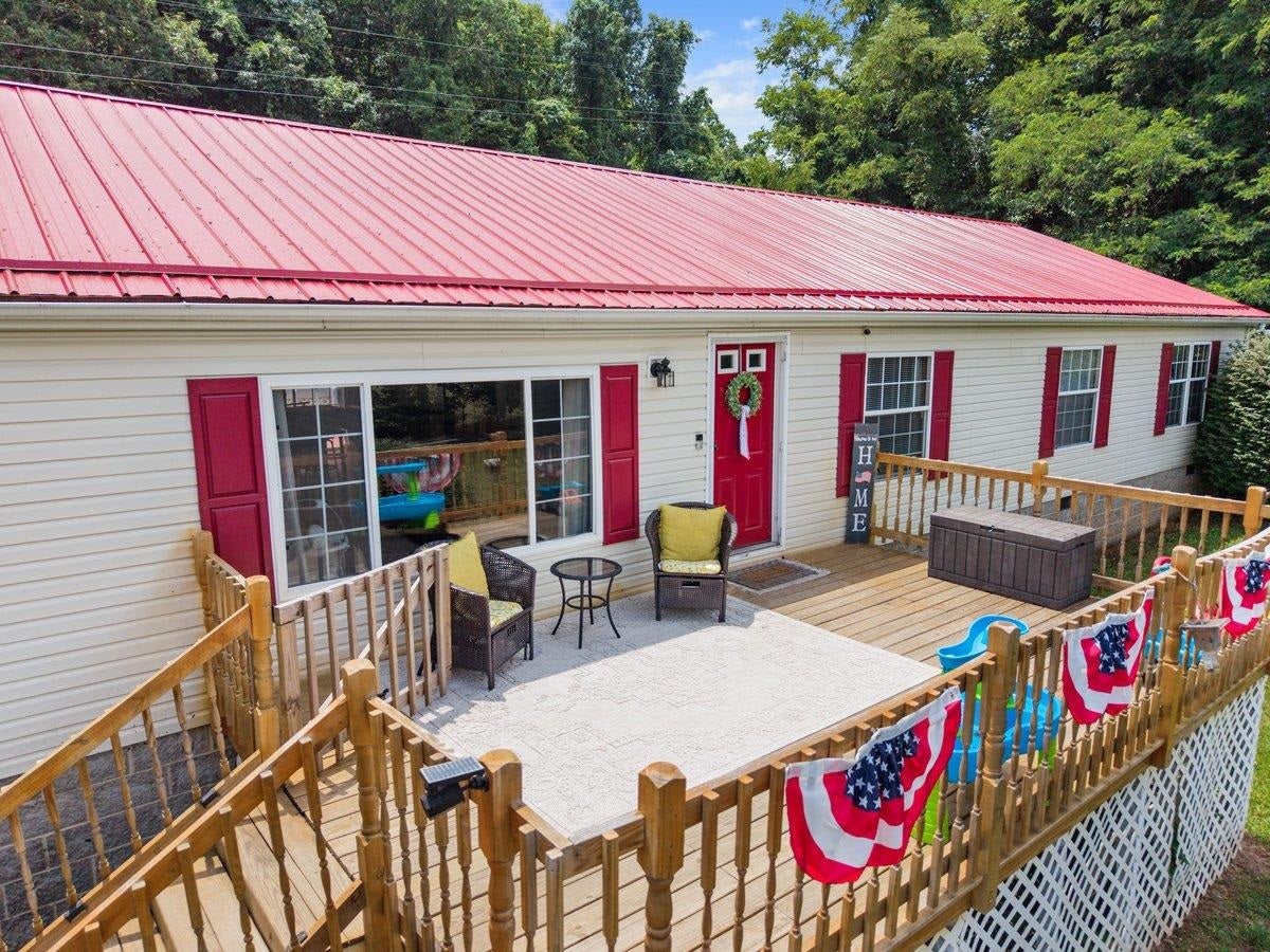 879 Cross Avenue, Pearisburg, VA 24134