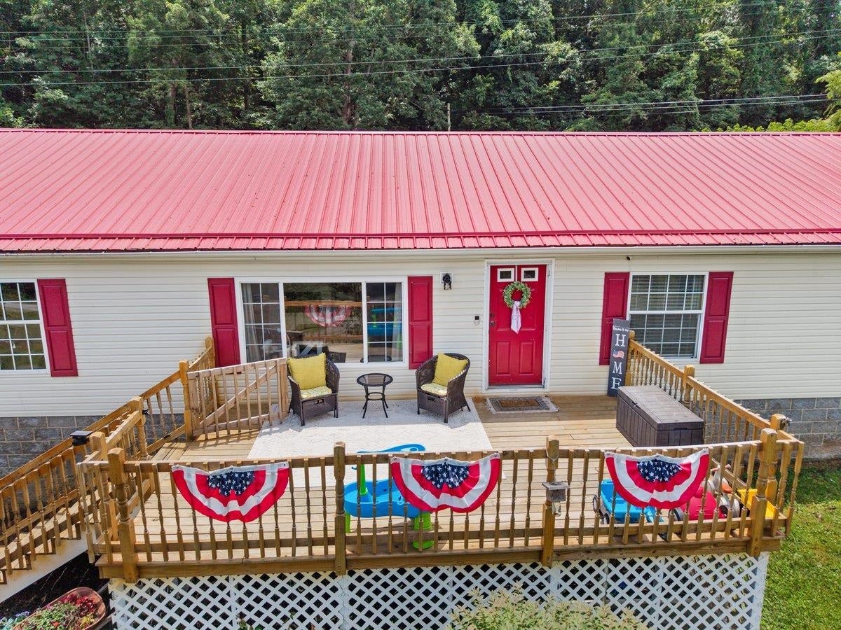 879 Cross Avenue, Pearisburg, VA 24134