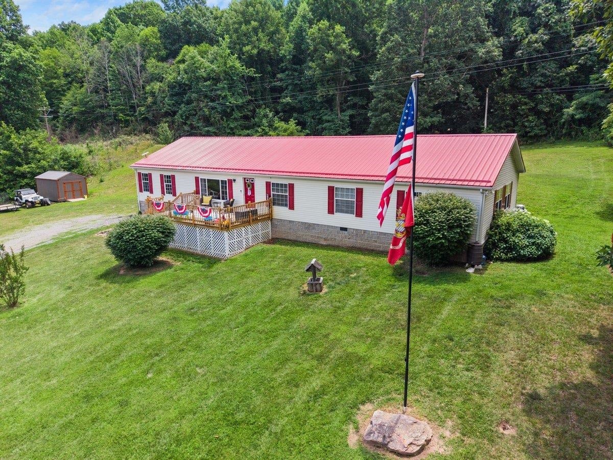 879 Cross Avenue, Pearisburg, VA 24134