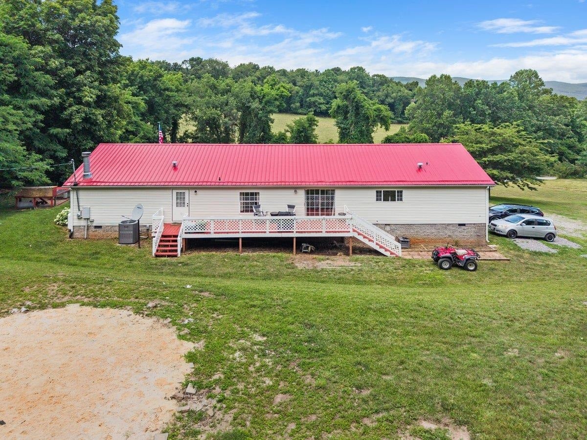 879 Cross Avenue, Pearisburg, VA 24134