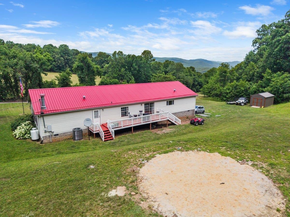 879 Cross Avenue, Pearisburg, VA 24134