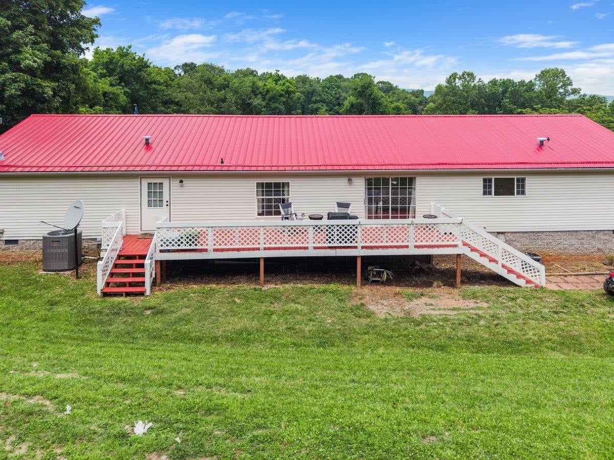 879 Cross Avenue, Pearisburg, VA 24134