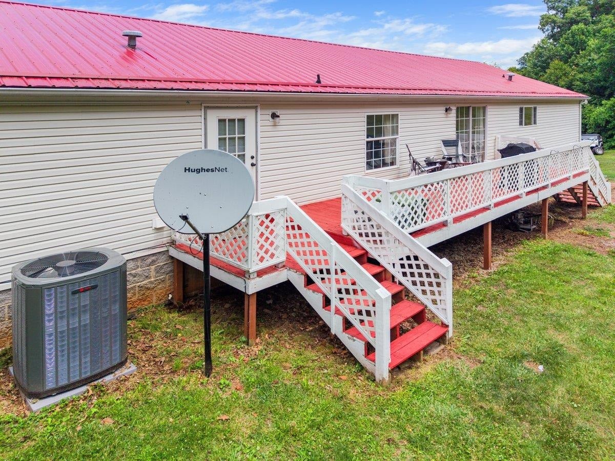 879 Cross Avenue, Pearisburg, VA 24134