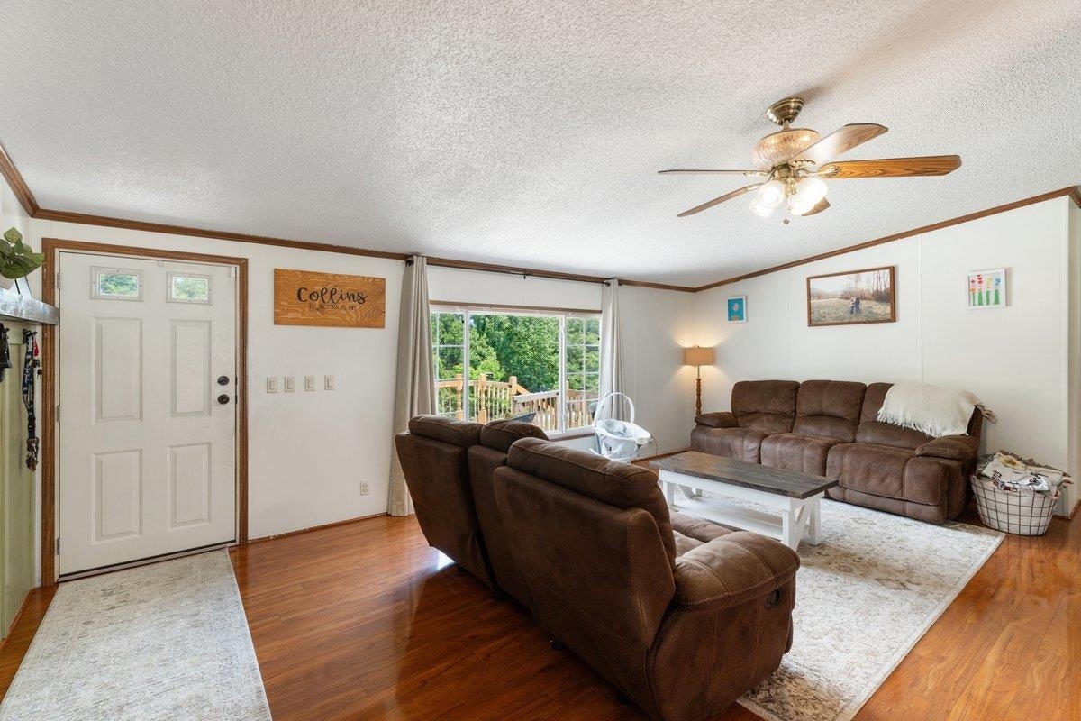 879 Cross Avenue, Pearisburg, VA 24134