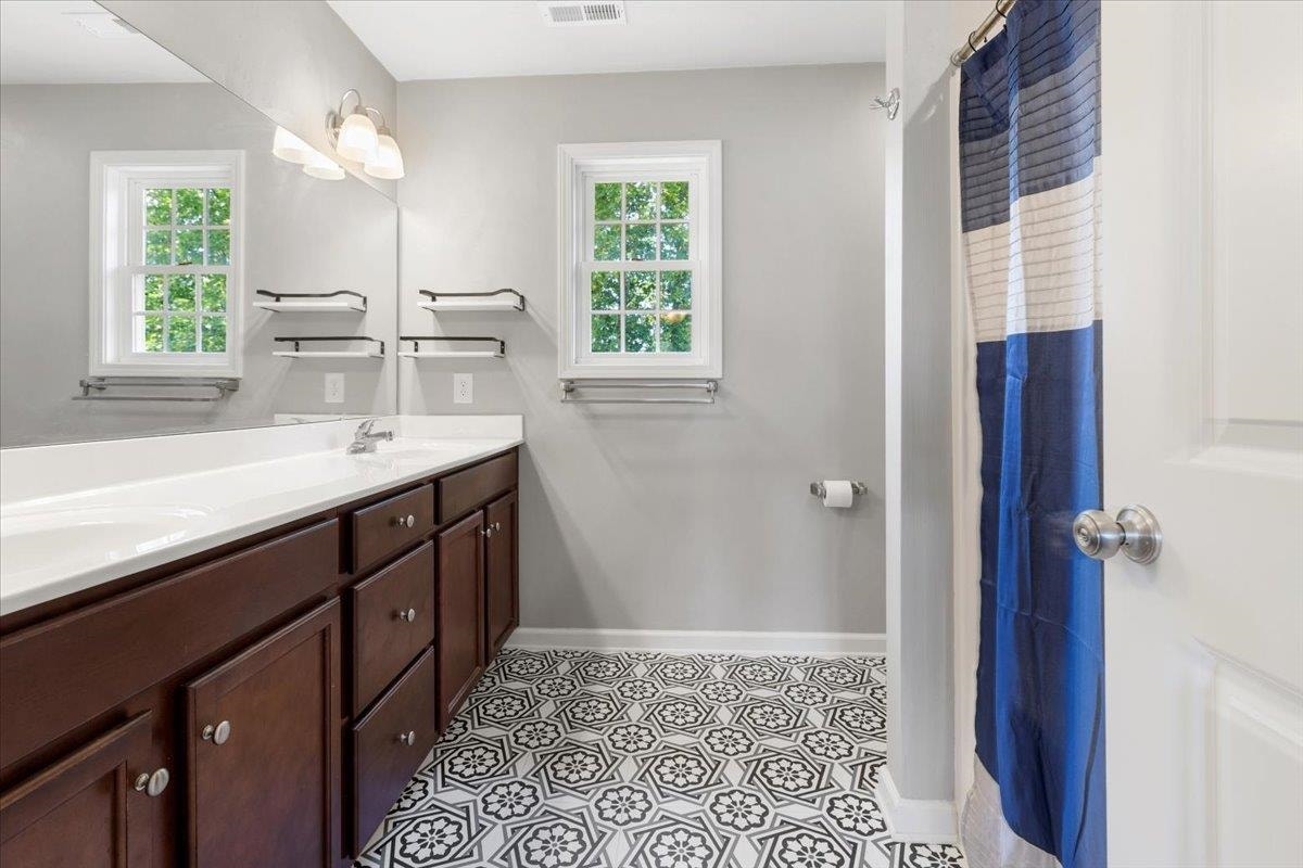 954 Brooklyn Avenue, Christiansburg, VA 24073
