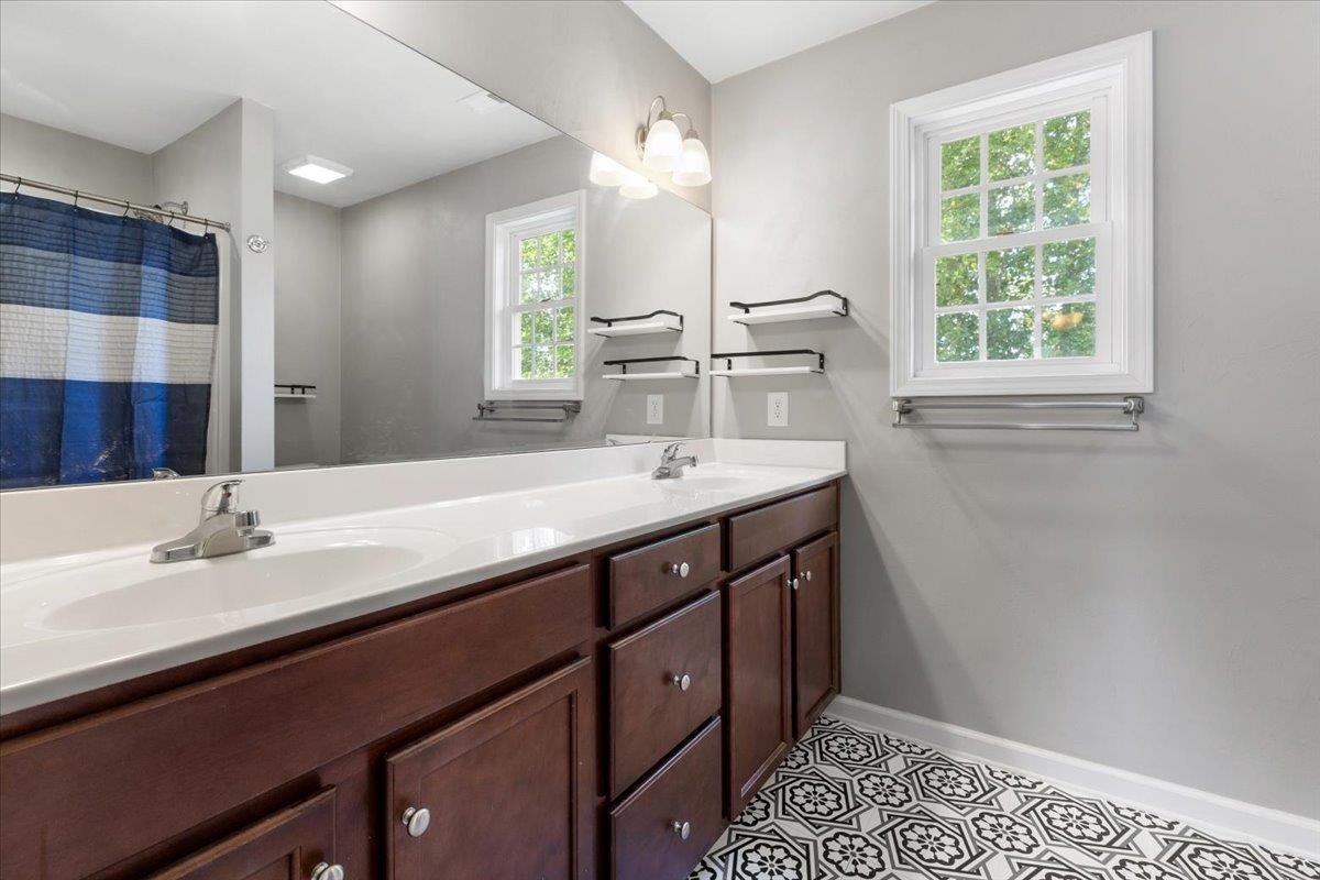 954 Brooklyn Avenue, Christiansburg, VA 24073